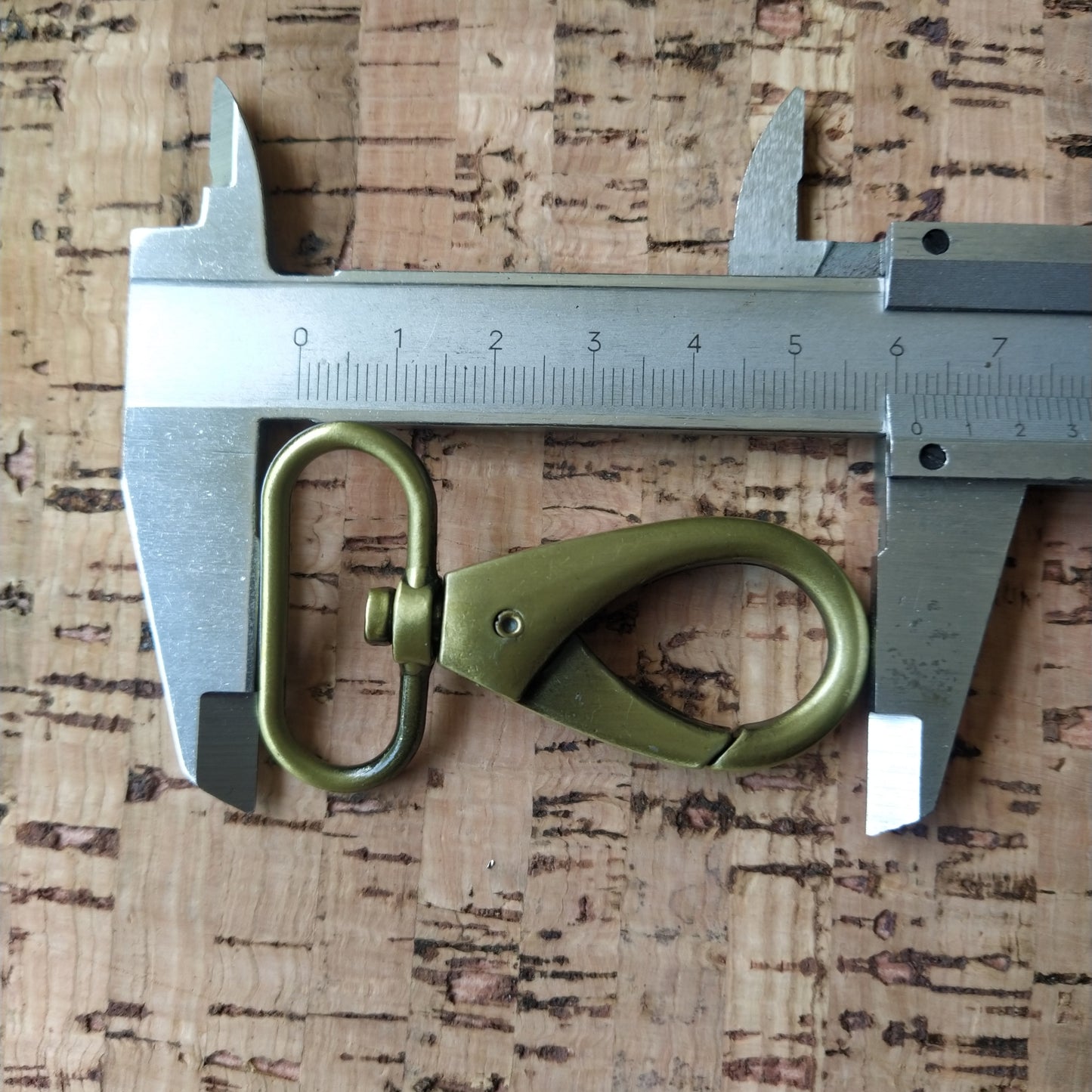 Karabinai bronzos sp. 3 cm