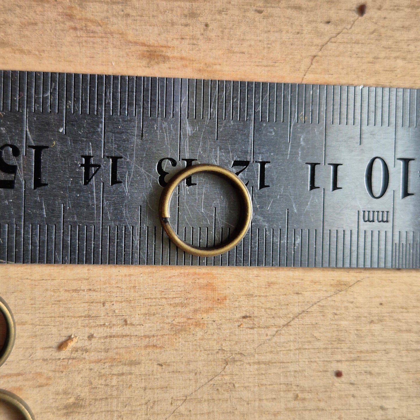 Rakto žiedas 10mm skersmens, bronzos spalvos