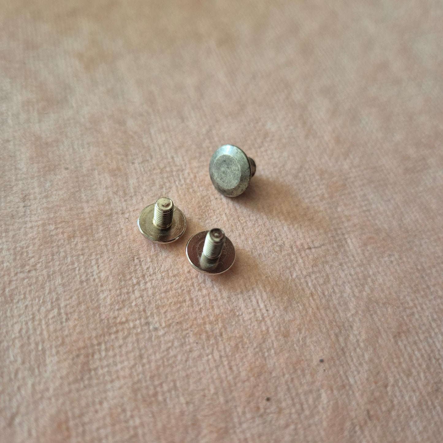 Prisukamos kniedės 9x6x4 mm 1 vnt.