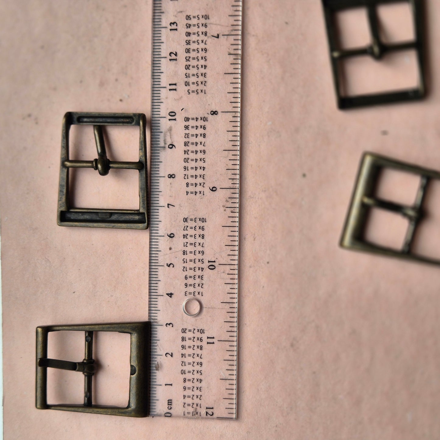 Dekoratyvi sagtis lieta 25mm bronzos spalvos