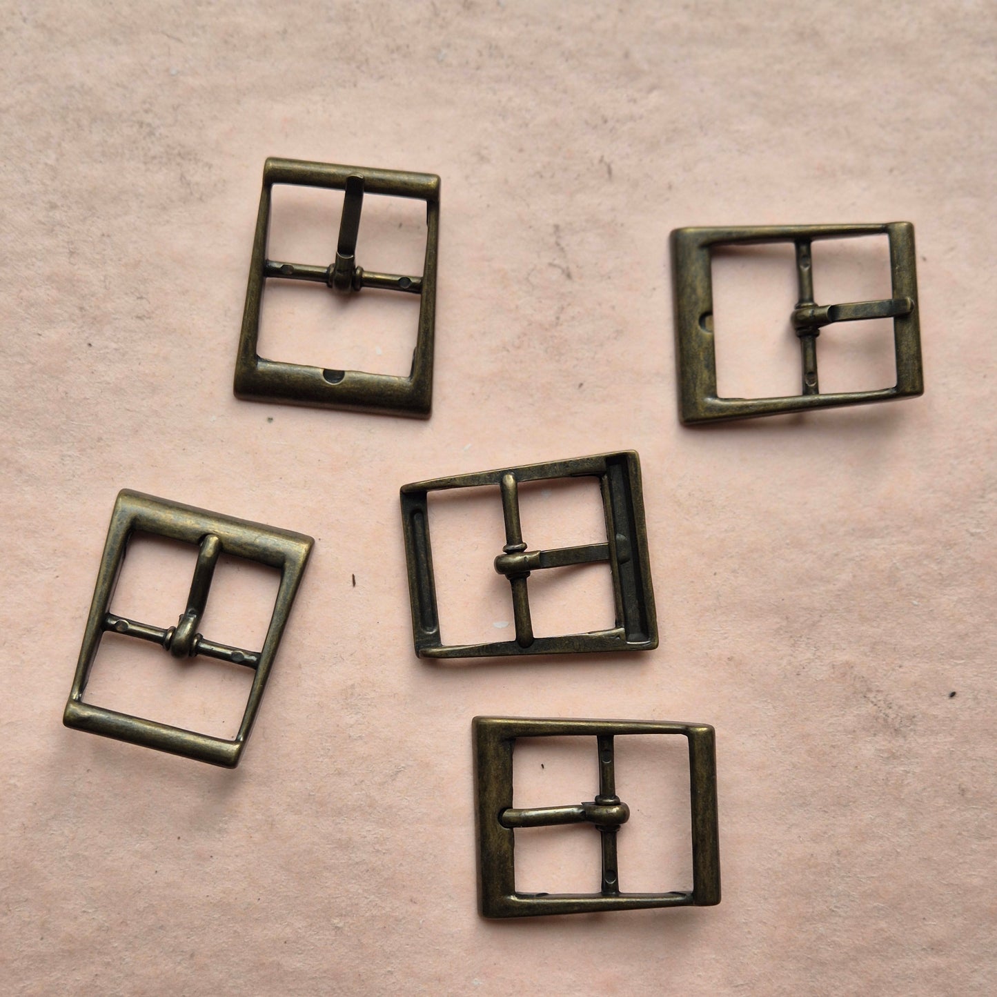 Dekoratyvi sagtis lieta 25mm bronzos spalvos