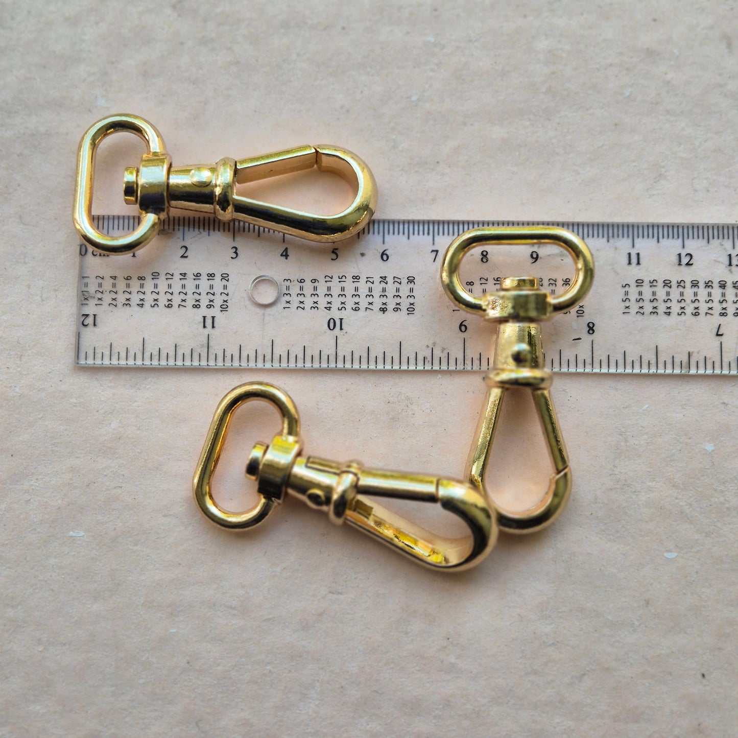 Karabinai 20 mm diržui auksas