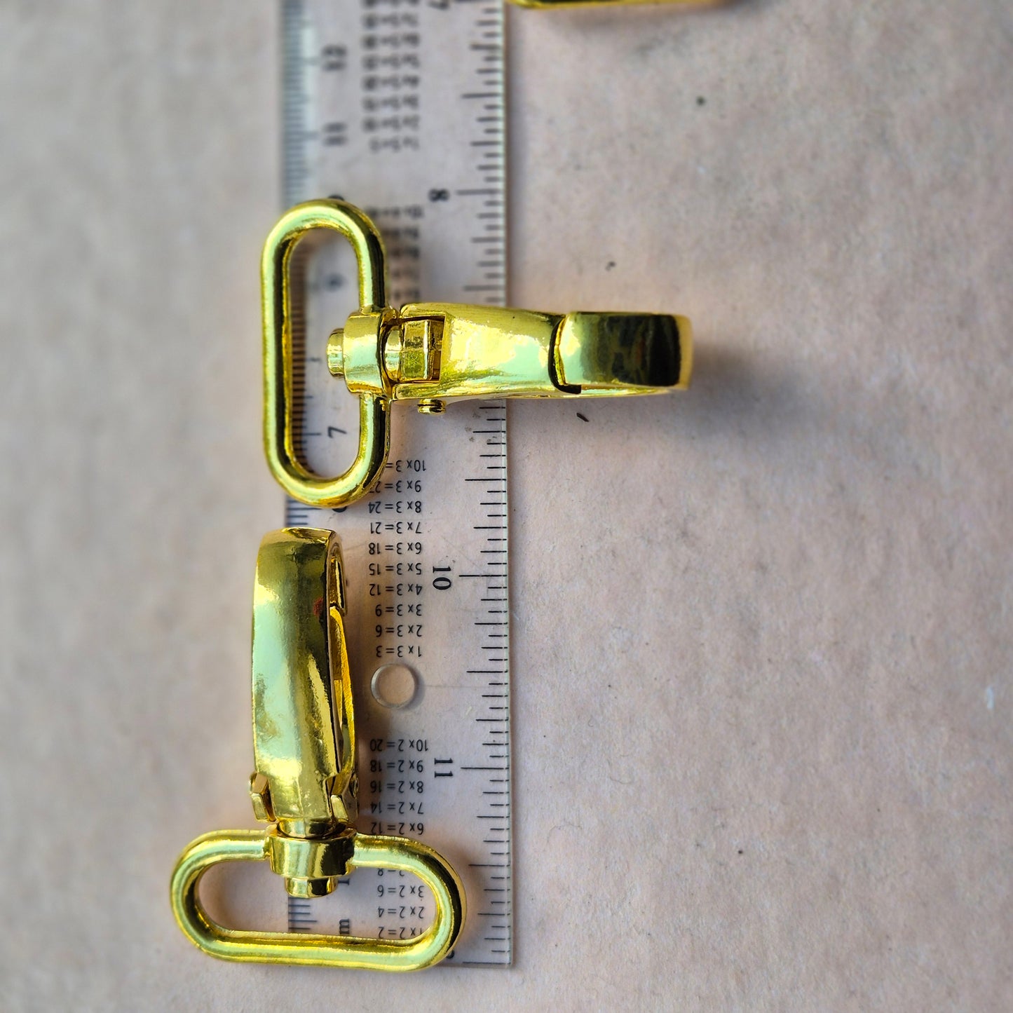 Karabinai 32mm aukso sp.