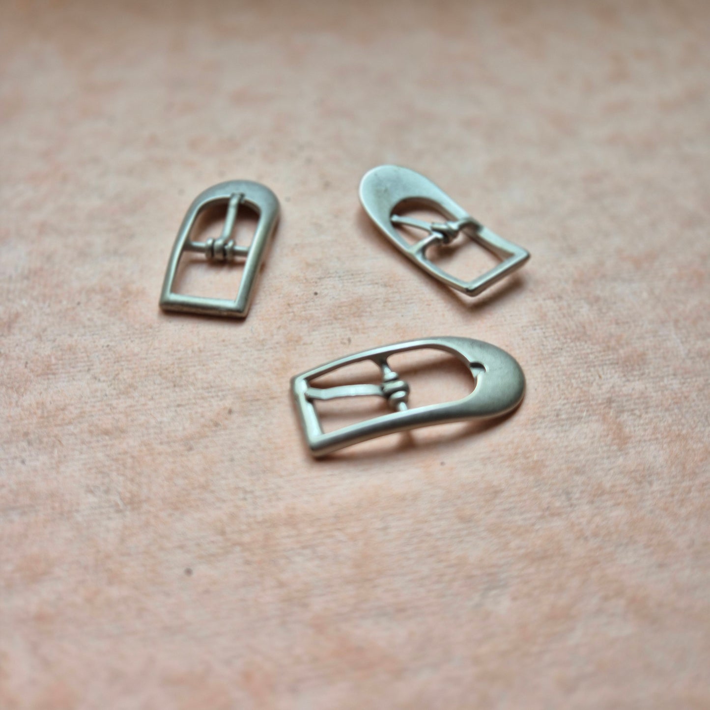 12mm dekoratyvios sagtelės brushed silver spalvos