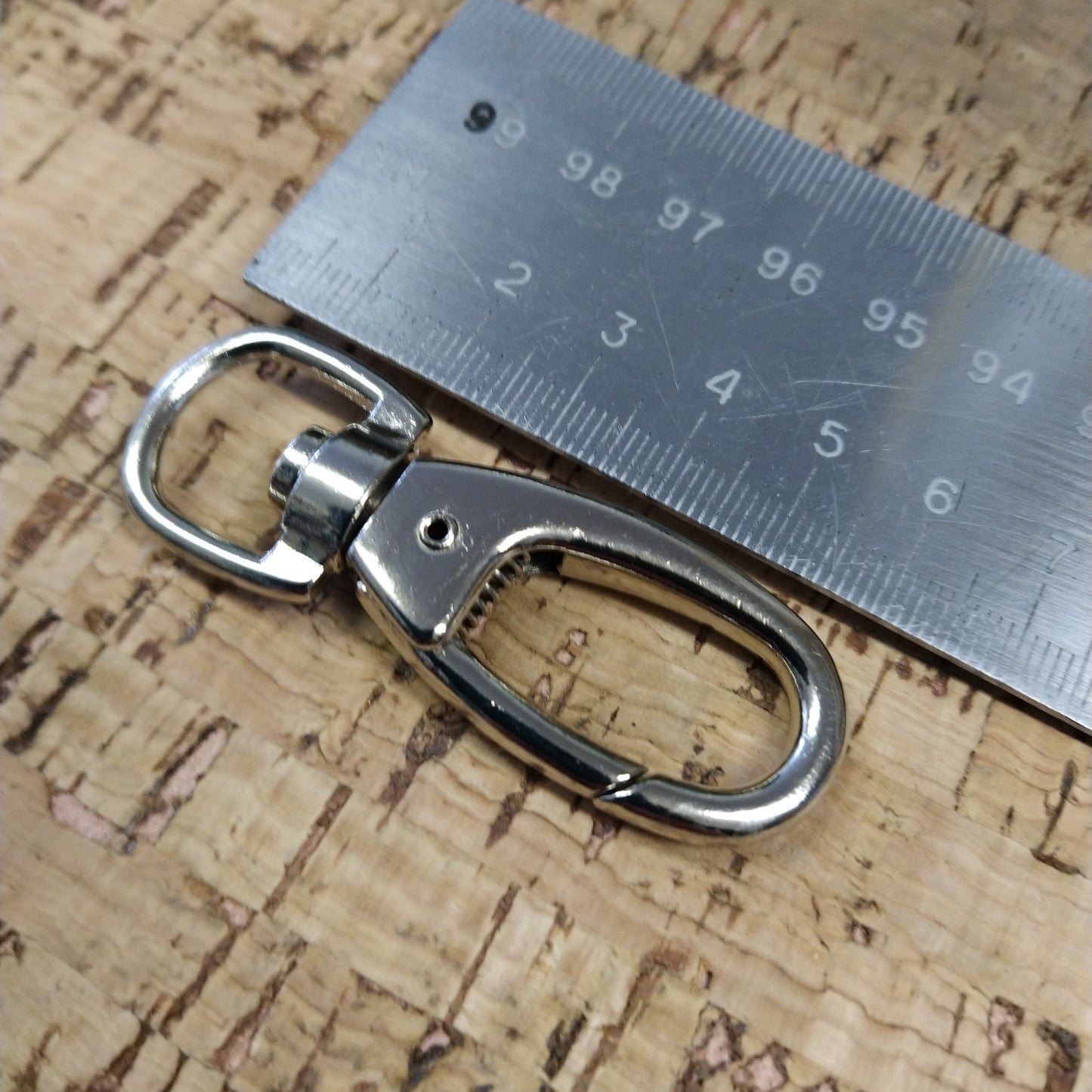 Karabinai 15 mm diržui