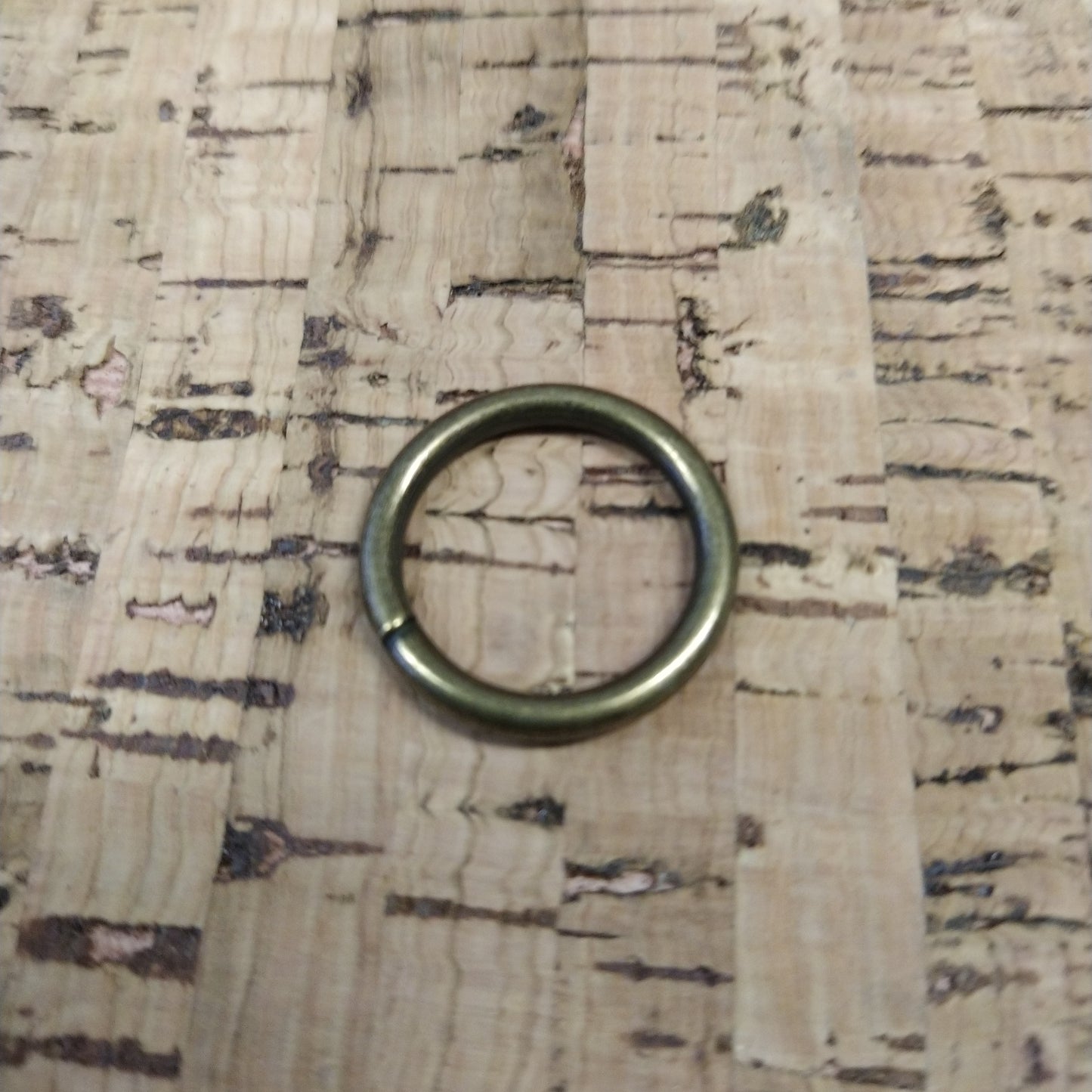 Žiedas bronzos sp. 2cm