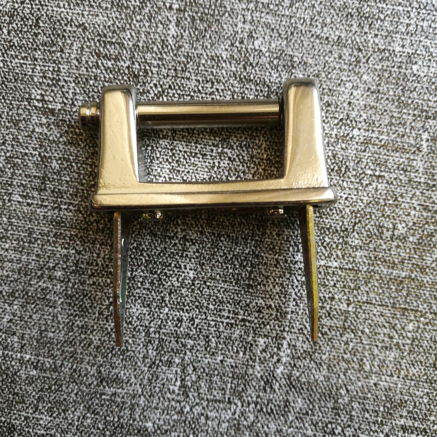 Rankenų įtvirtinimai užlenkiami