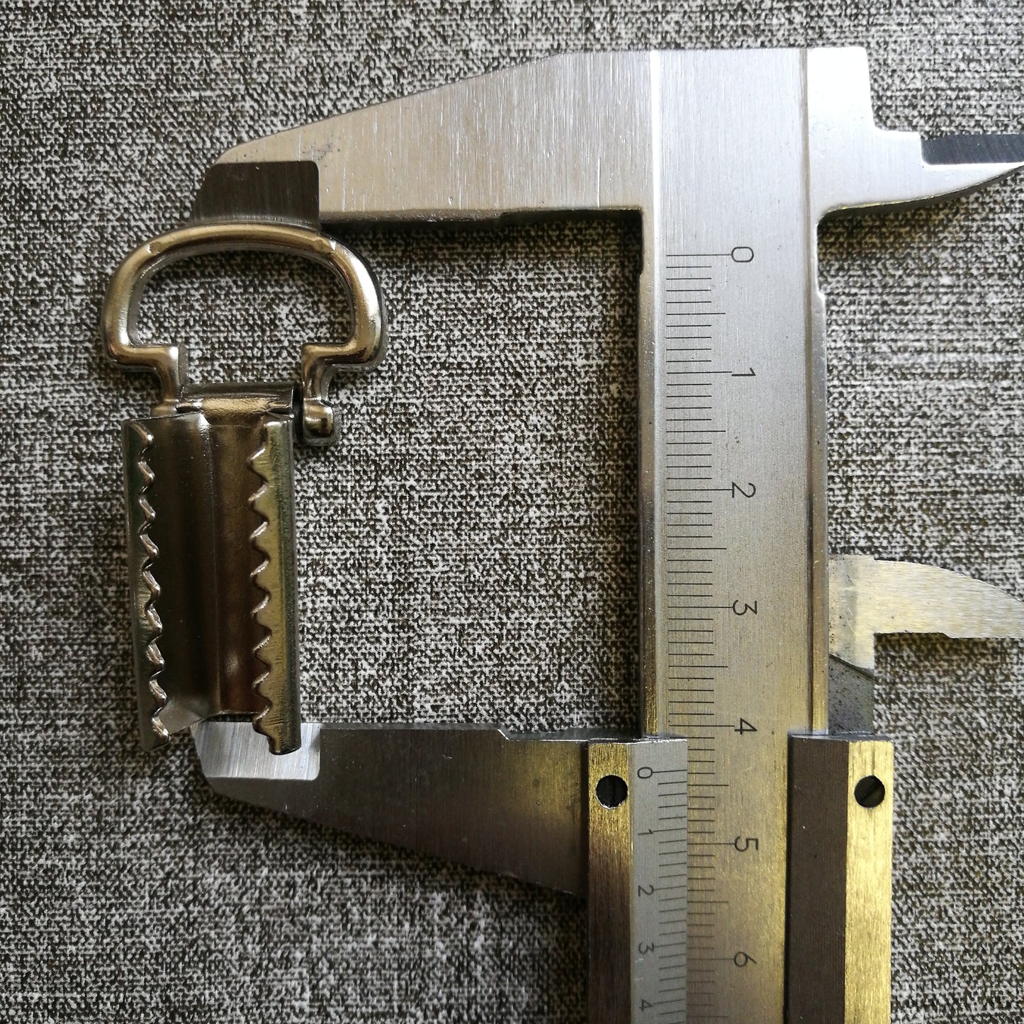 Rankenų įtvirtinimai užspaudžiami nikelio sp.