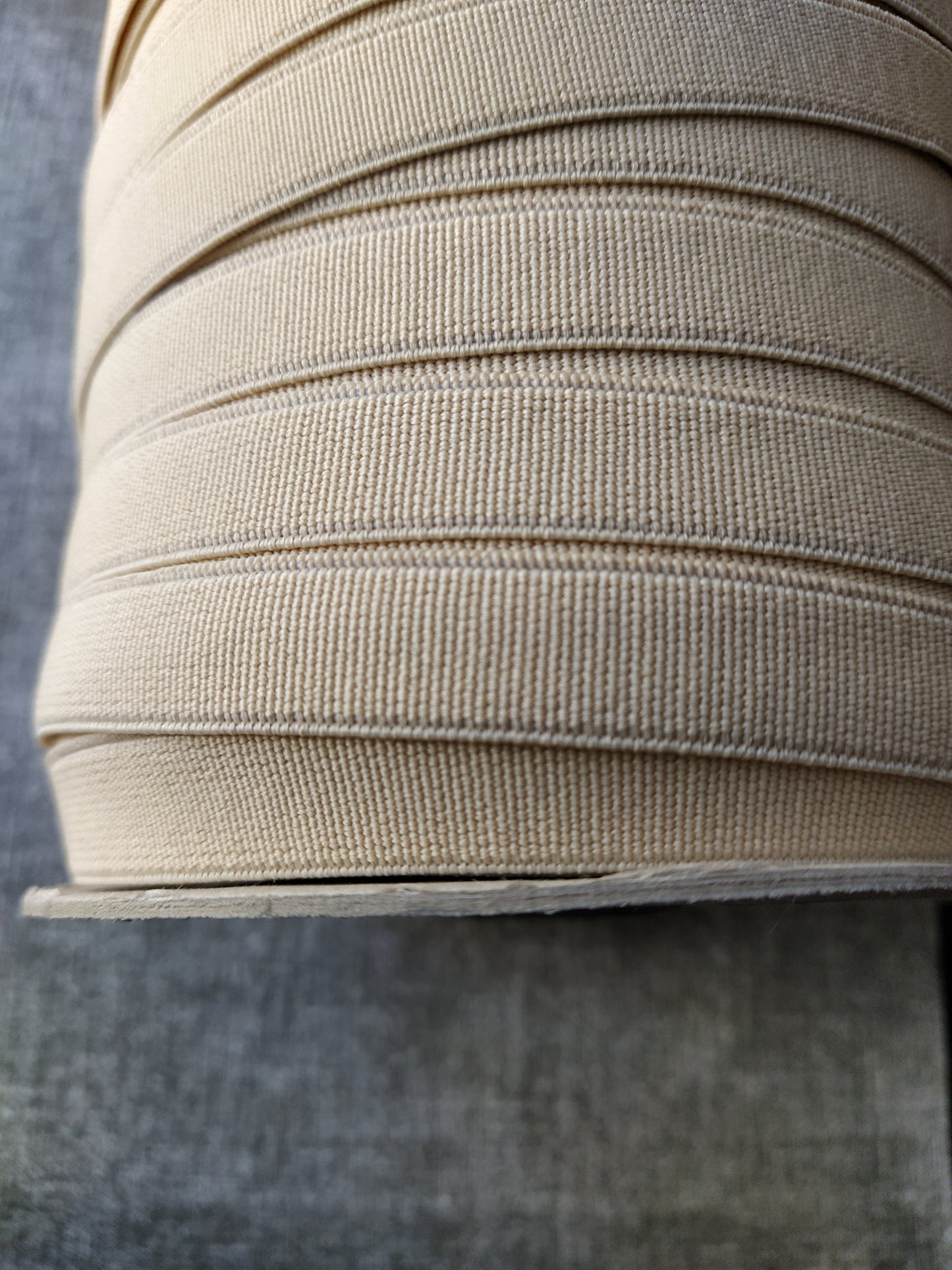 Tekstilinės austos gumos (smėlio sp.)