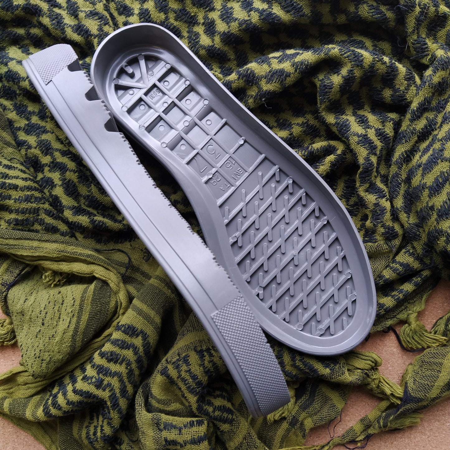 Pilki sportiniai padai Evita