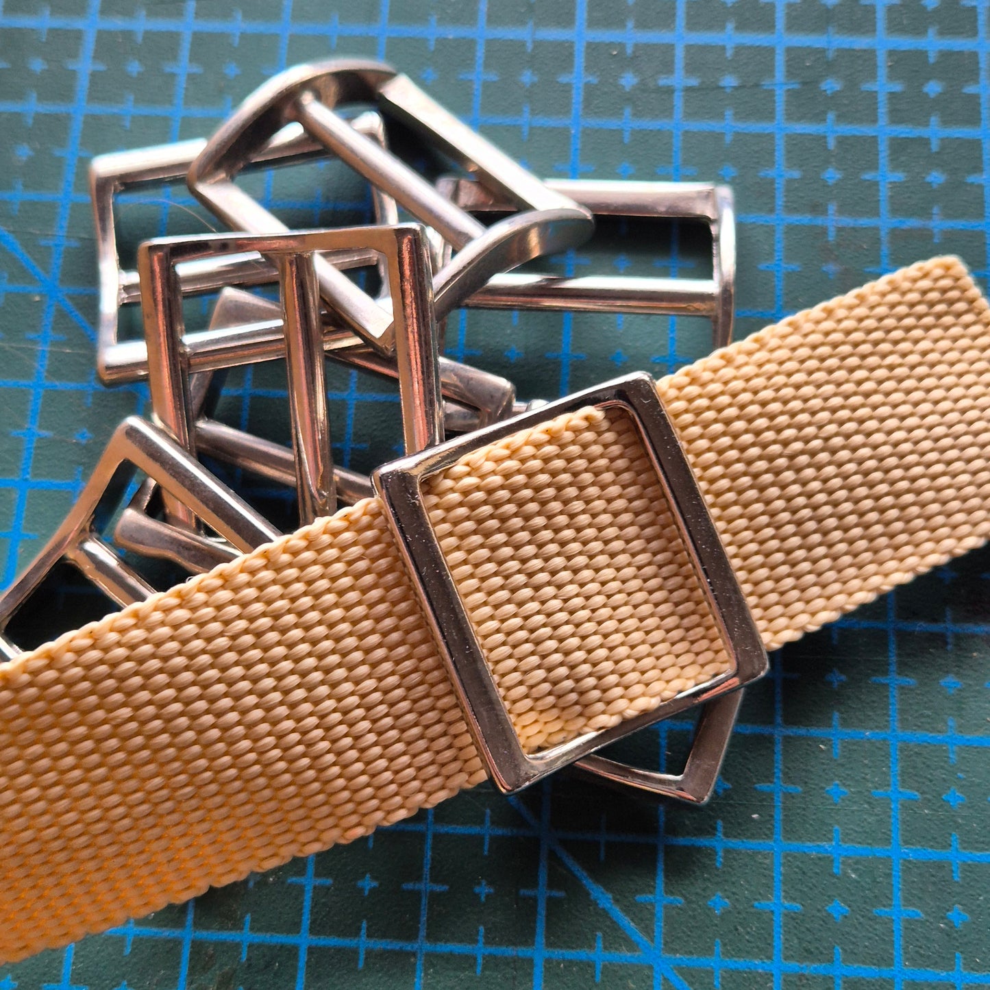 Reguliatoriai lieti 25x21mm, 25mm pločio diržui