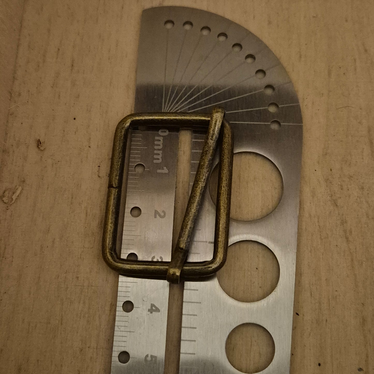 Reguliatoriai 30 x 20 mm tamsus žalvaris