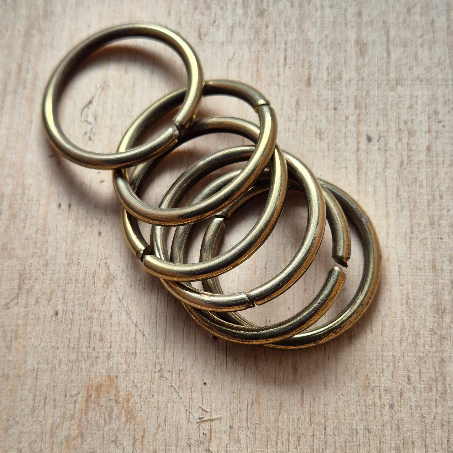 Žiedas 25mm sendinto aukso ir bronzos spalvos