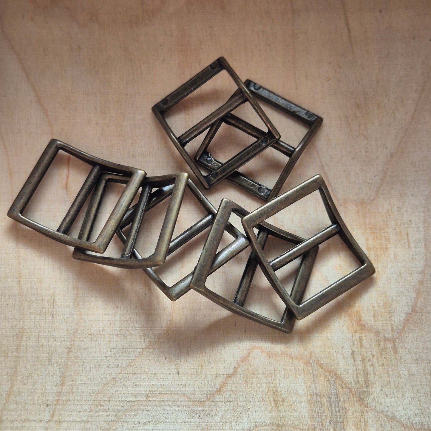 Reguliatoriai lieti 20x21mm, 20mm pločio diržui