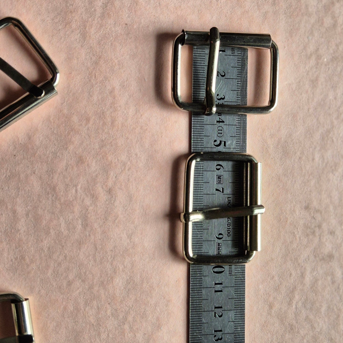 Sagtis diržui 40mm, 25mm aukščio