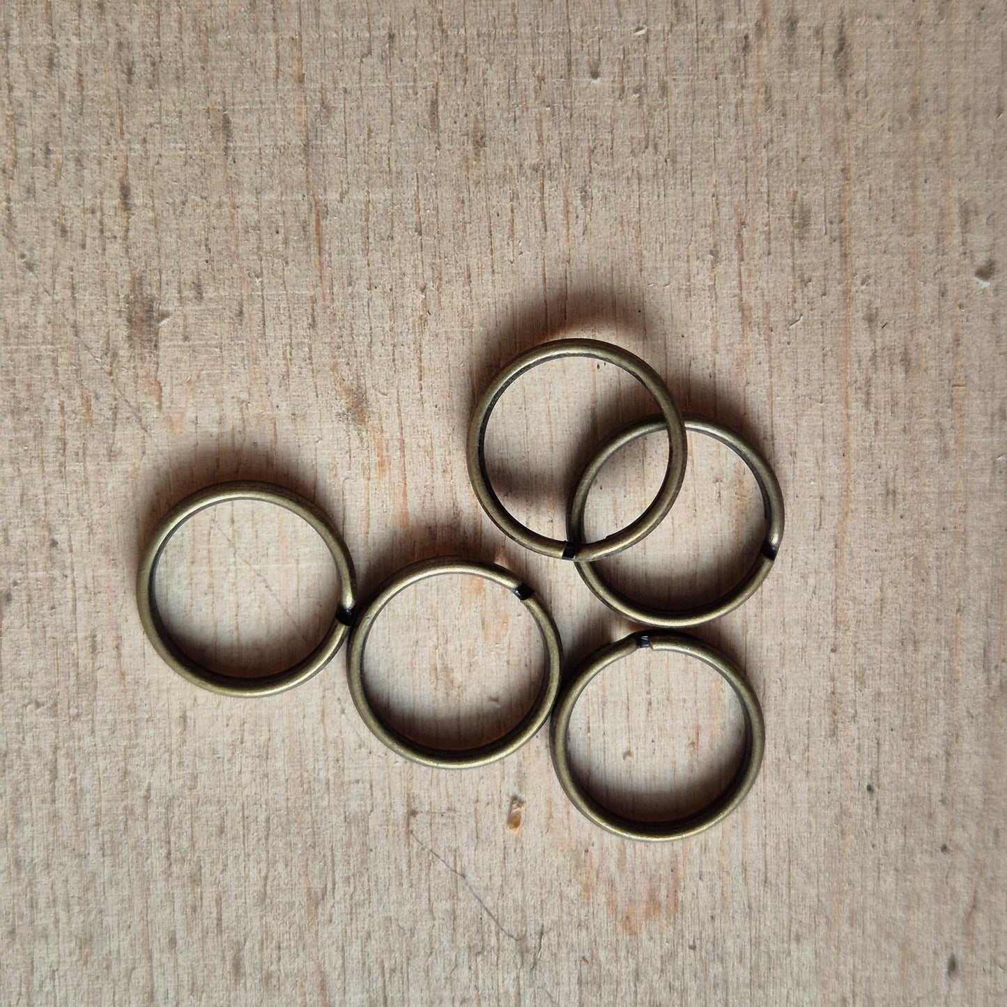 Rakto žiedas 13mm skersmens, bronzos spalvos