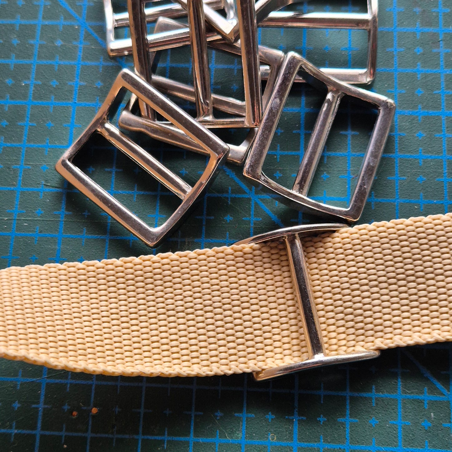 Reguliatoriai lieti 25x21mm, 25mm pločio diržui
