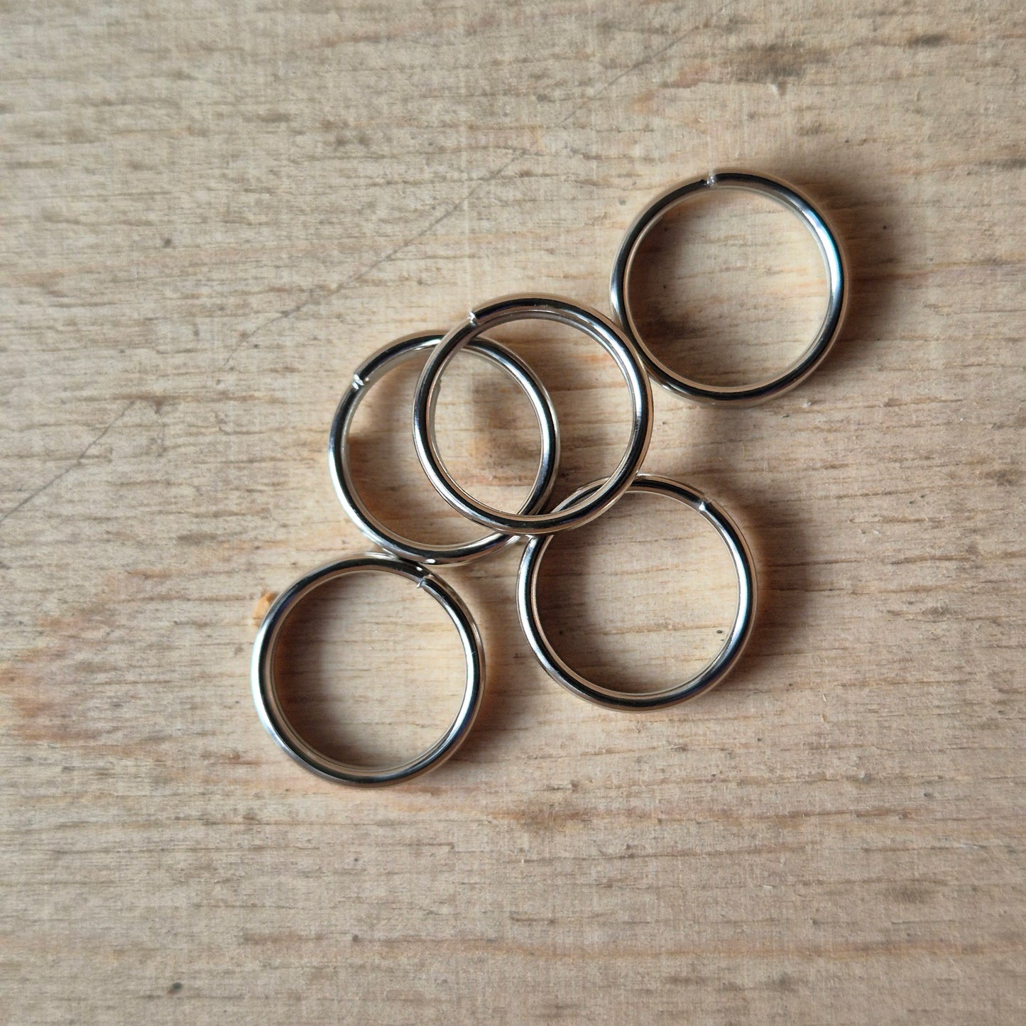 Rakto žiedas 11mm skersmens, nikelio spalvos