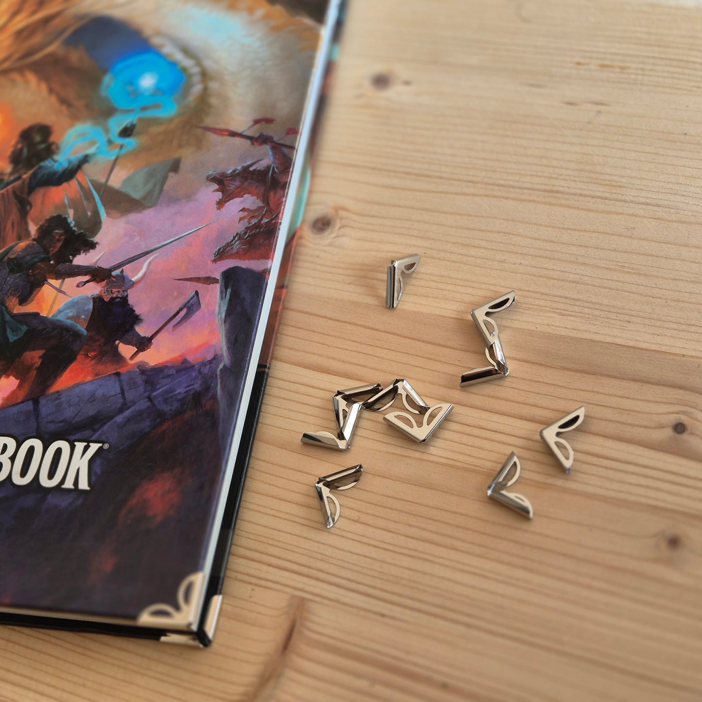 15mm Apsauginiai kampai meniu, knygoms ar kitiems kampuotiems leidiniams