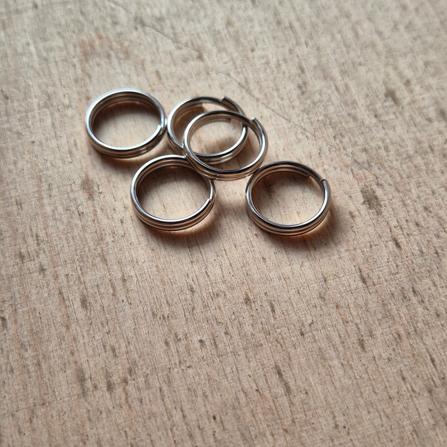 Rakto žiedas 11mm skersmens, nikelio spalvos