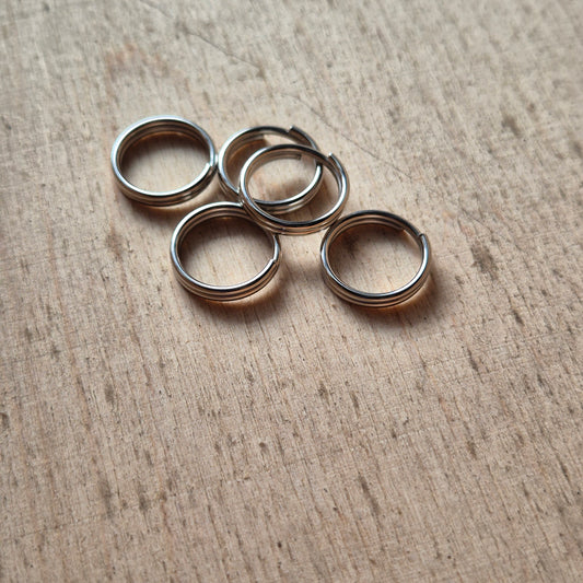 Rakto žiedas 11mm skersmens, nikelio spalvos