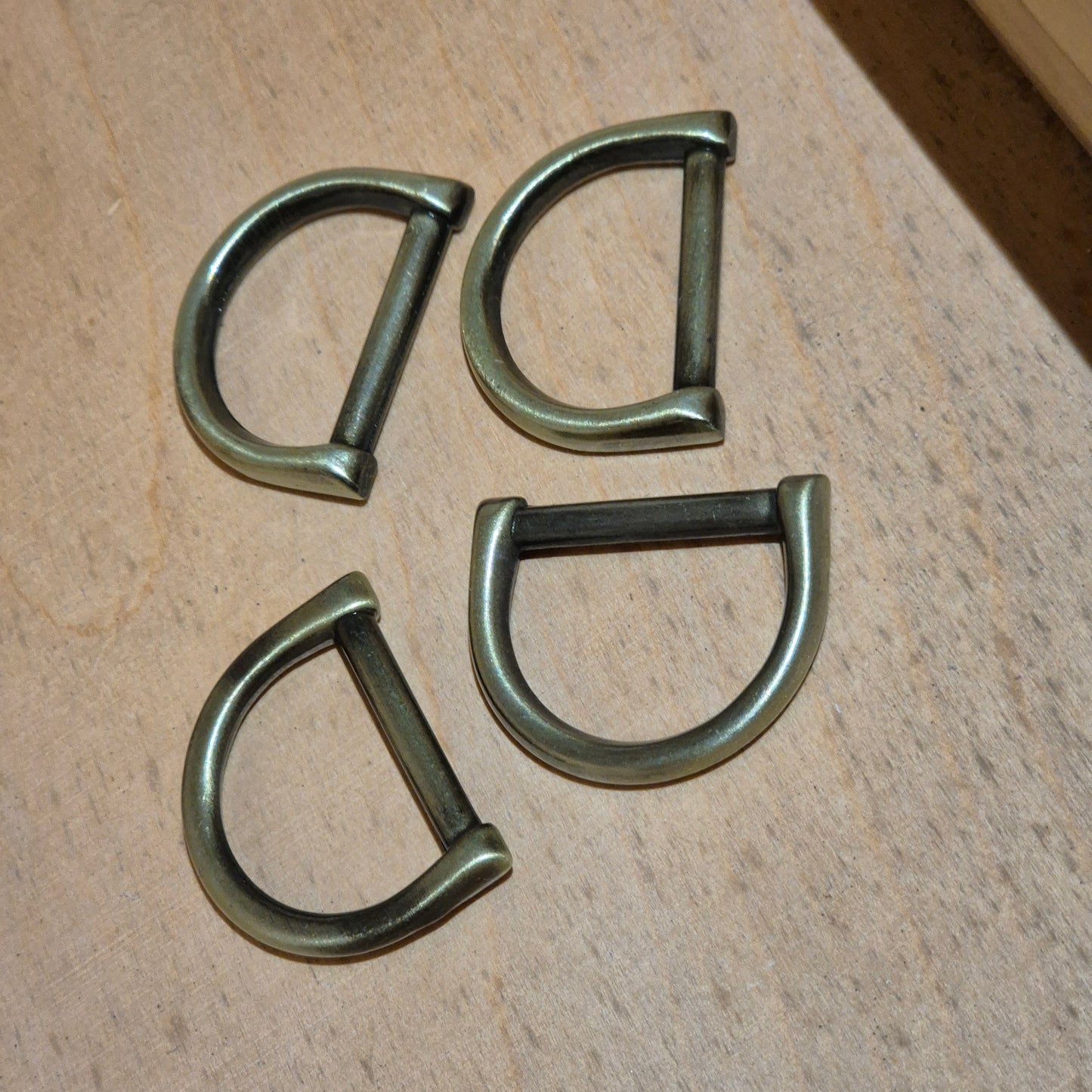 Pusžiedžiai 25mm bronza