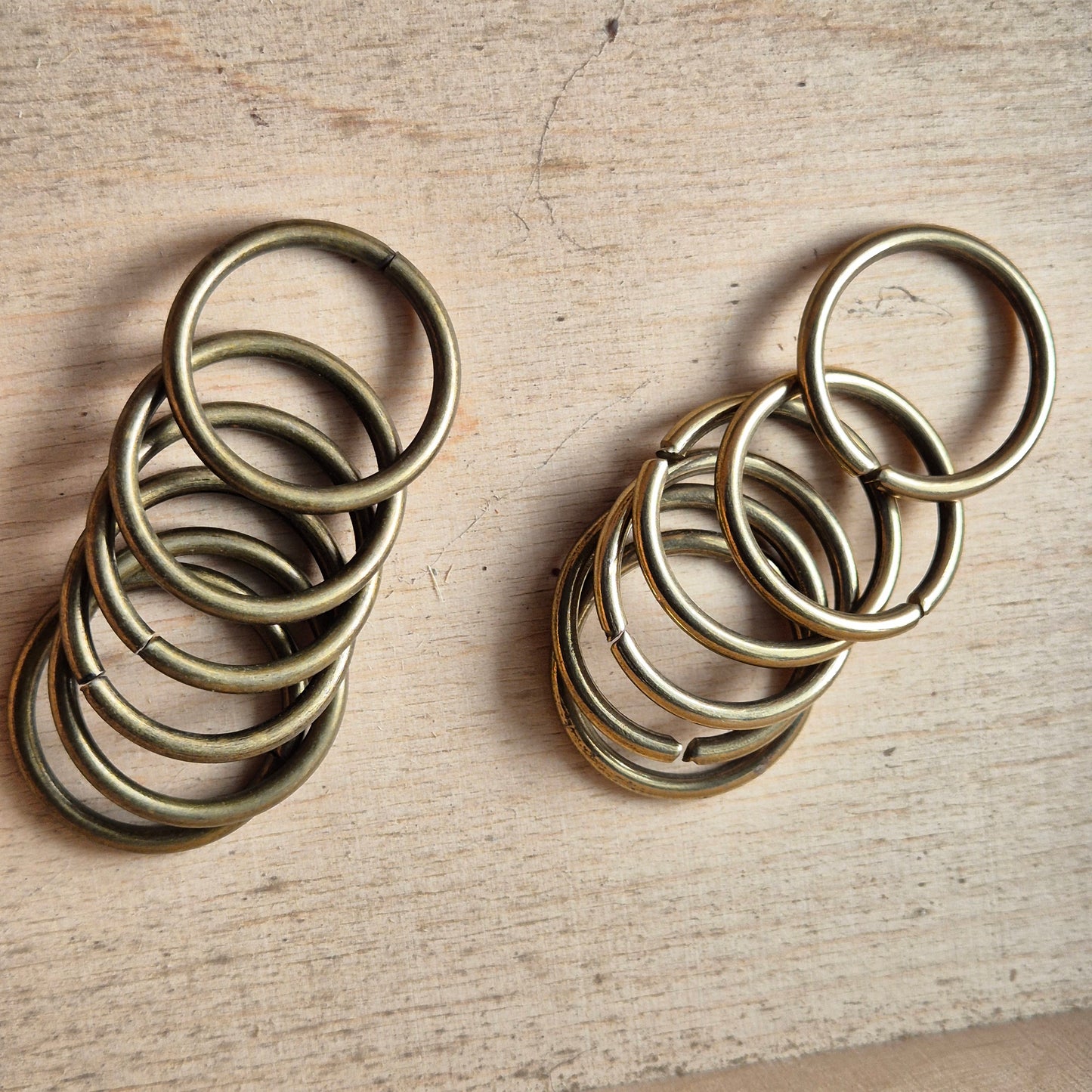 Žiedas 25mm sendinto aukso ir bronzos spalvos