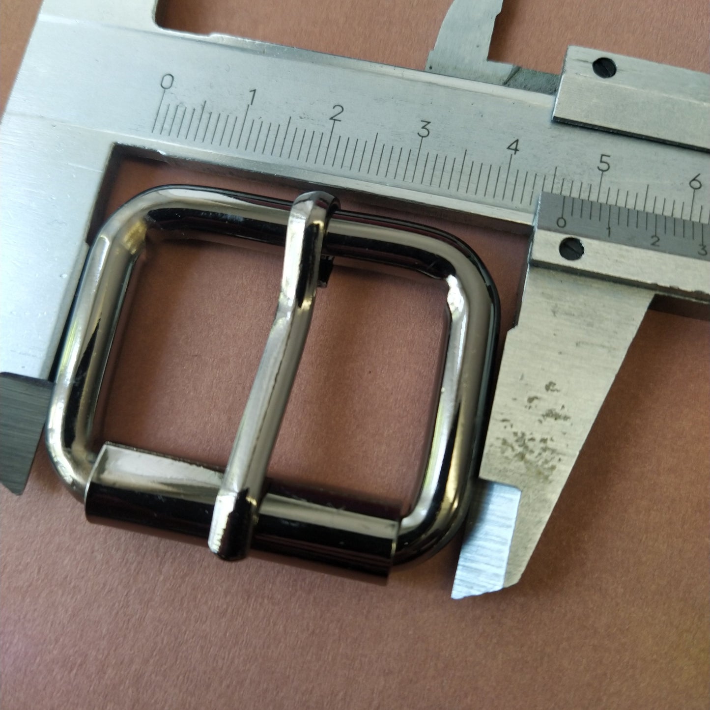 Belt buckle 3.3 x 2.4 cm