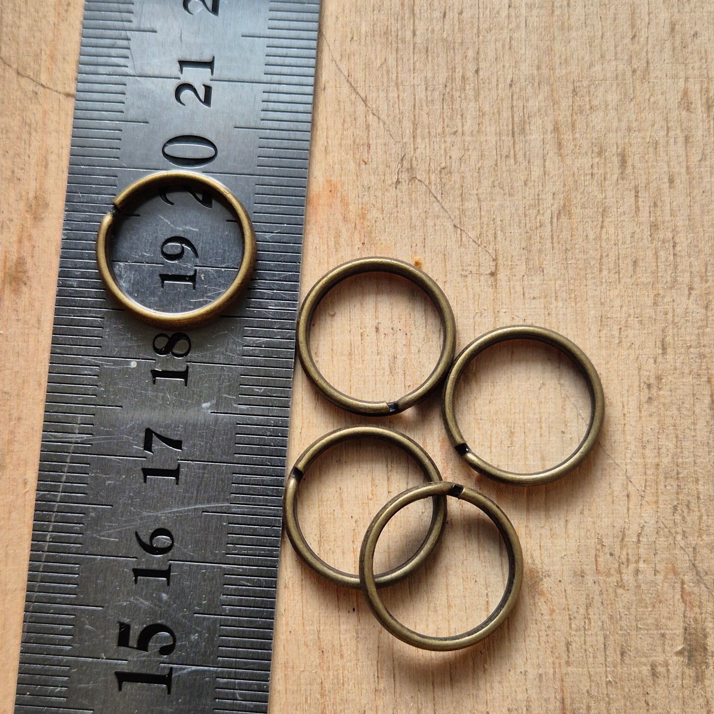 Rakto žiedas 13mm skersmens, bronzos spalvos