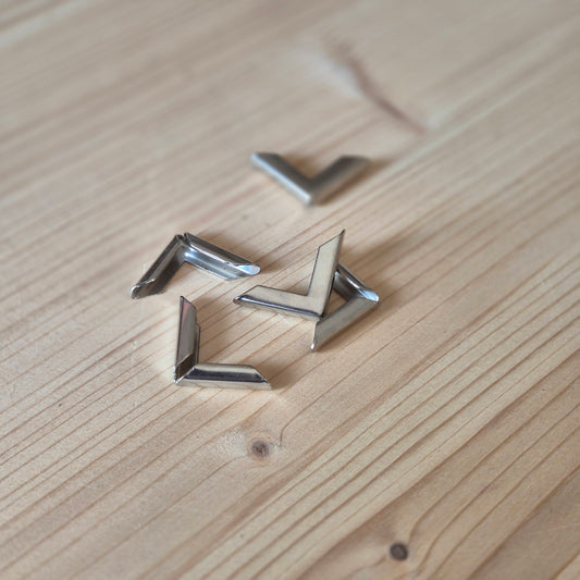 20mm Apsauginiai kampai meniu, knygoms ar kitiems kampuotiems leidiniams