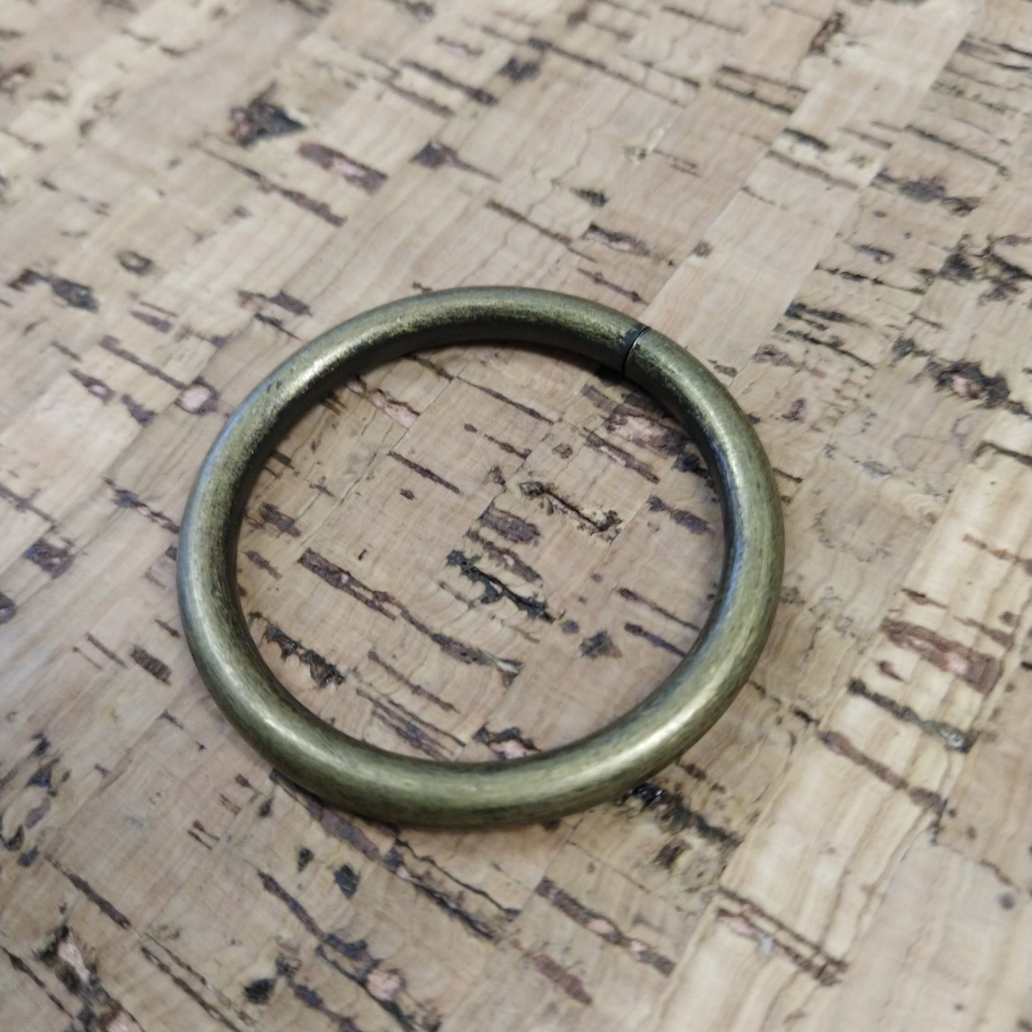 Žiedas bronzinės sp. 4cm