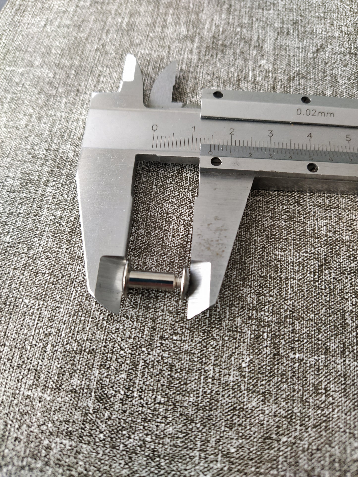 Screw-in long rivets 15x6x4 mm 1 pc.